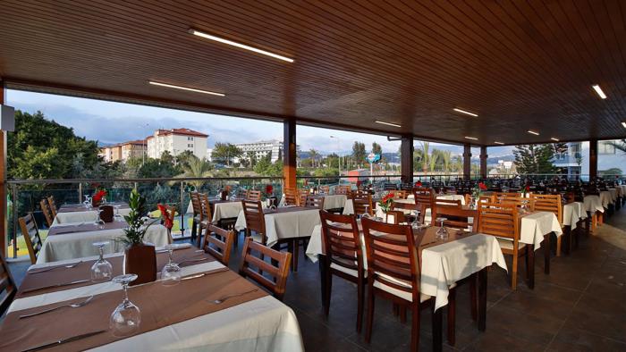 Restaurant & Bar